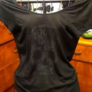 Off the shoulder skull tee